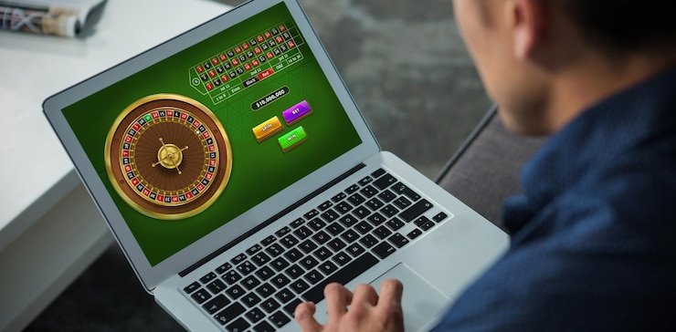 Antarmuka aplikasi mobile premium77 dengan menu permainan dan opsi pembayaran